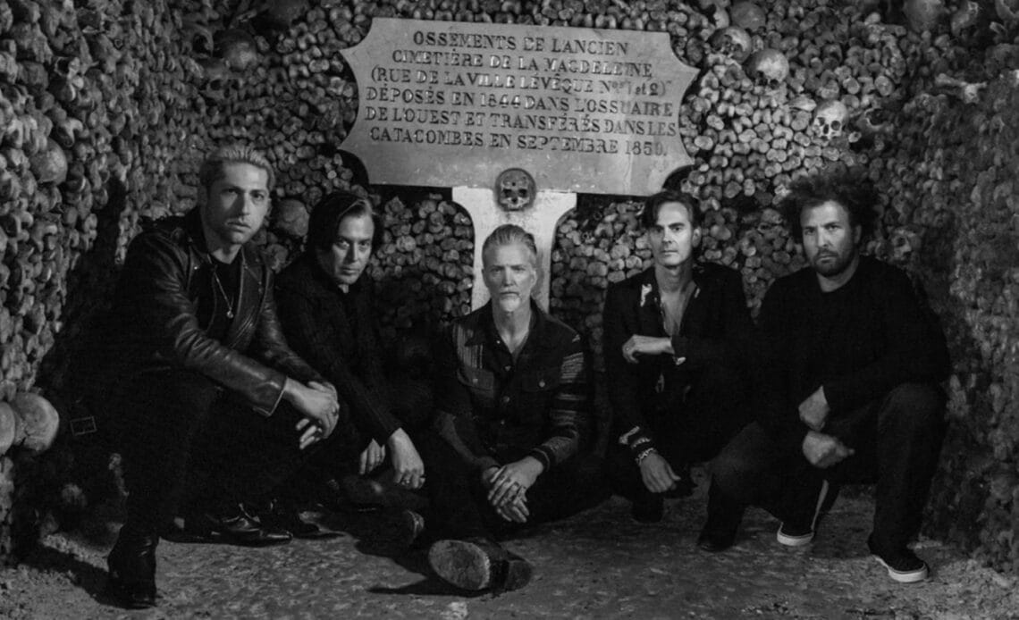 Queens of the Stone Age direto das catacumbas 1 queens of the stone age 2025 pb foto andreas neumann 1536x864 1