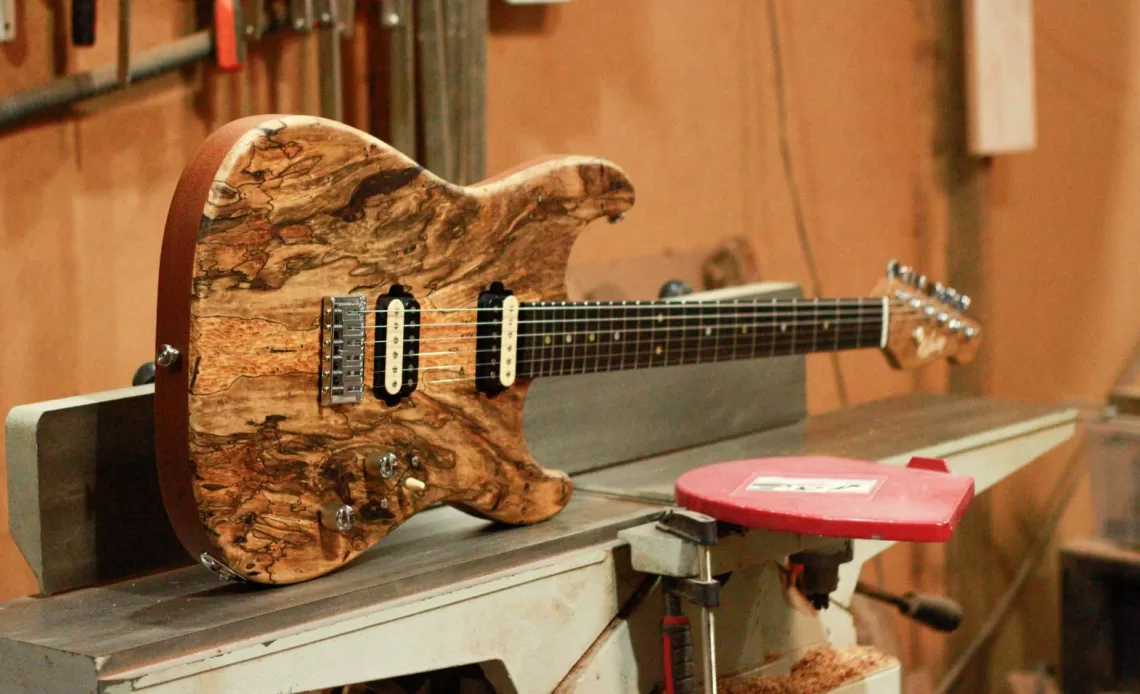 Jordanenses recebem guitarra coletiva 1 WhatsApp Image 2025 09 05 at 12.27.40
