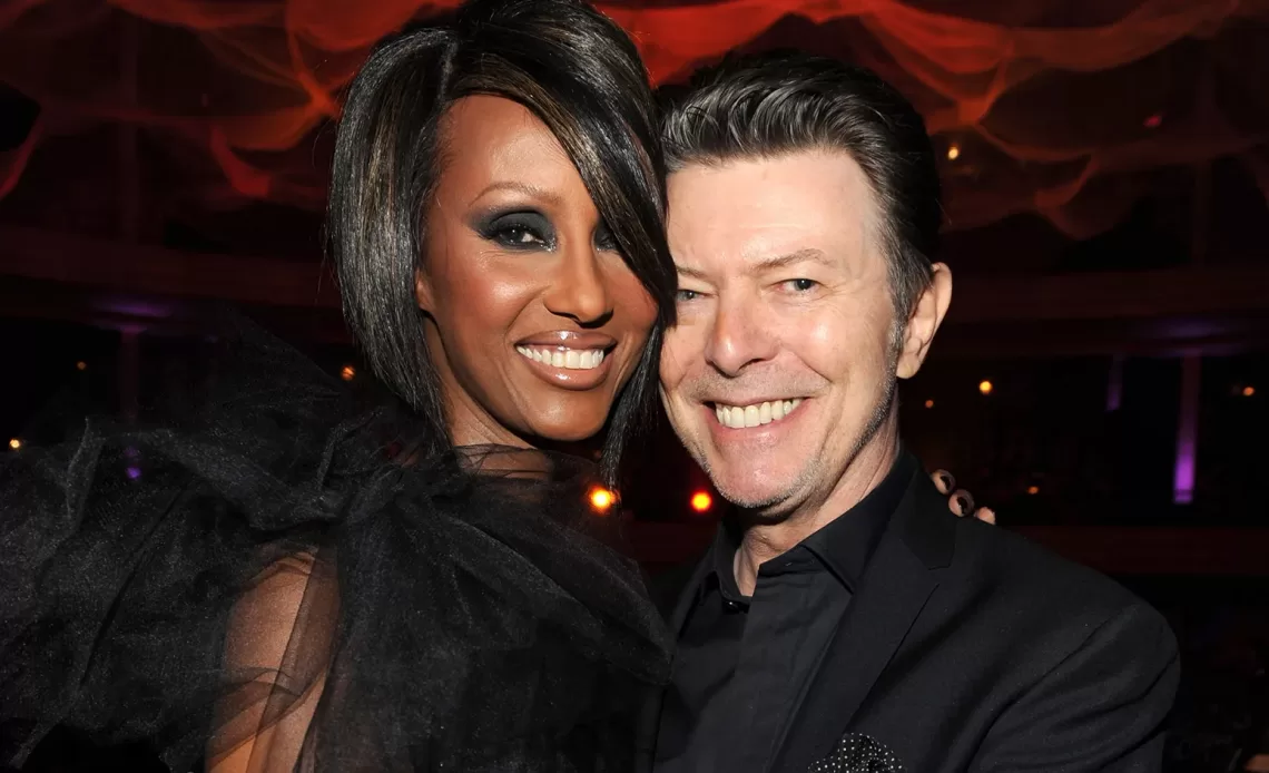 Iman eterniza David Bowie com tatuagem de Blackstar nos 10 anos da morte do artista 1 IBAGEM IMAN DAVID BOWIE