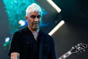 Pat Smear sofre acidente inusitado e fica fora de shows do Foo Fighters em 2026 2 IBAGEM PAT SMEAR