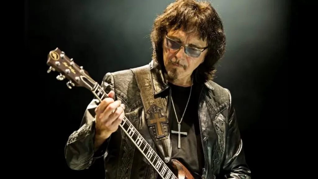 Tony Iommi prepara novo álbum solo com vocalista sueco misterioso 1 IBAGEM TONY