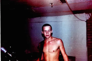 Red Hot Chili Peppers: banda bancou primeira demo com dinheiro do tráfico nos anos 80 2 IBAGEM FLEA DEMO