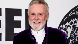 Roger Taylor afia as baquetas e mira a política em novo single solo 2 IBAGEM ROGER TAYLOR