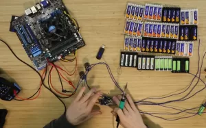 Rock Geek: YouTuber liga PC com 64 pilhas AA e prova que gambiarra também roda Windows 2 IBAGEM PC PILHA