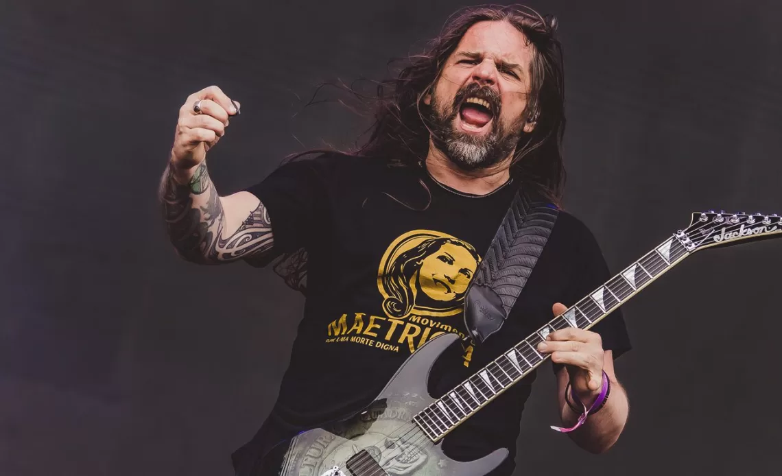 Andreas Kisser revela bastidor surreal: guitarrista quase entrou pro Metallica após acidente de James Hetfield 1 IBAGEM ANDREAS