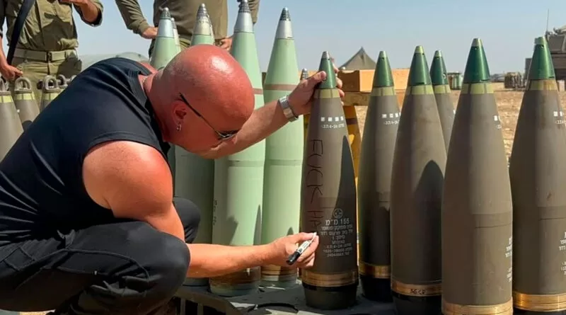 David Draiman mantém posição polêmica e diz que repetiria gesto com míssil 1 IBAGEM DAVID DRAIMISSIL