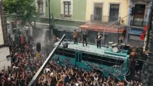 U2 transforma ruas da Cidade do México em palco gigante para novo clipe e causa caos entre fãs 2 IBAGEM U2
