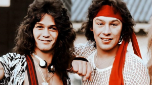 Van Halen: Alex lança livro de luxo autografado com relíquias inéditas da banda 2 IBAGEM VAN HALEN