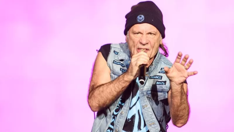 Bruce Dickinson critica vocalistas que insistem nos palcos sem a mesma força: “deixam de ser lendas” 1 IBAGEM BRUCE