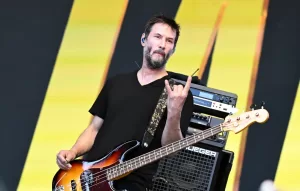 Luz, câmera... guitarra! Conheça atores que também fazem barulho no mundo do rock 2 IBAGEM KEANU