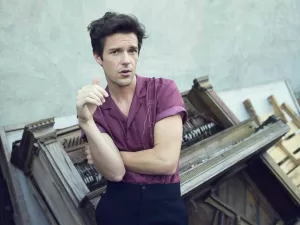 Rock n’ Roll: Brandon Flowers cutuca Phil Collins e transforma “Paradise” em duelo musical entre gerações 2 IBAGEM BRANDON