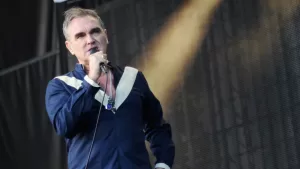 Morrissey tira o nome dos The Smiths de camisetas e coloca o próprio; fãs entram em modo "isso aconteceu mesmo?" 2 IBAGEM MORRISSEY