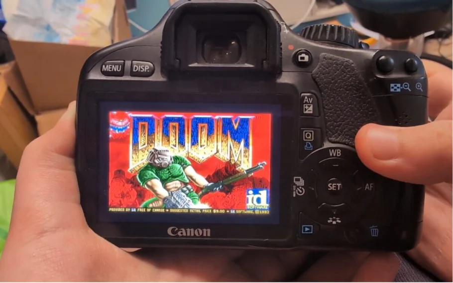 Rock Geek: Doom agora roda em uma câmera Canon — e ainda usa os botões físicos para jogar 1 IBAGEM COOM DANON