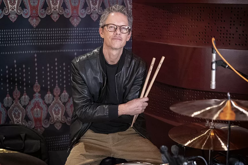 Primeiro baterista do Pearl Jam reaparece enquanto banda faz mistério sobre sucessor de Matt Cameron 1 IBAGEM DAVE KRUSEN