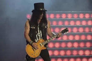 Slash surpreende fãs ao compartilhar vídeo clássico do Deftones e reacende rumores sobre sua paixão pelo nu metal 2 IBAGEM SPLASH