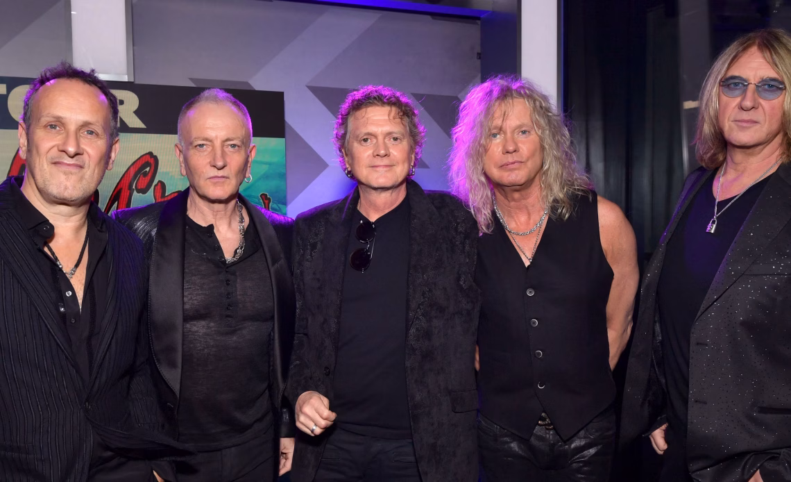 Rock News: Def Leppard anuncia turnê de 45 shows com Goo Goo Dolls e The Struts em 2027 1 IBAGEM DEF LEPPARD